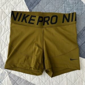 Nike Dri-FIT Beige Apparel